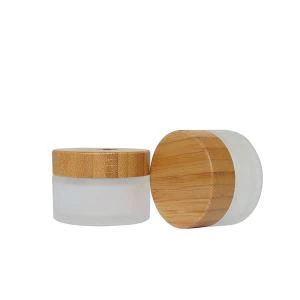 木製のふた付きの曇りガラス瓶